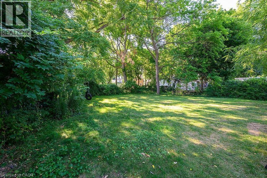 Photo 35 of 23 Mountain Street, Grimsby ON