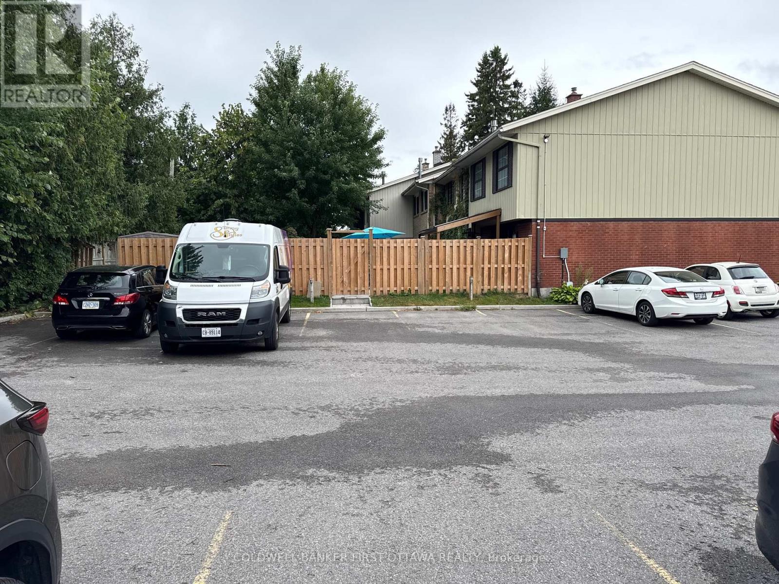 Photo 18 of 22 Monterey Drive, Ottawa ON