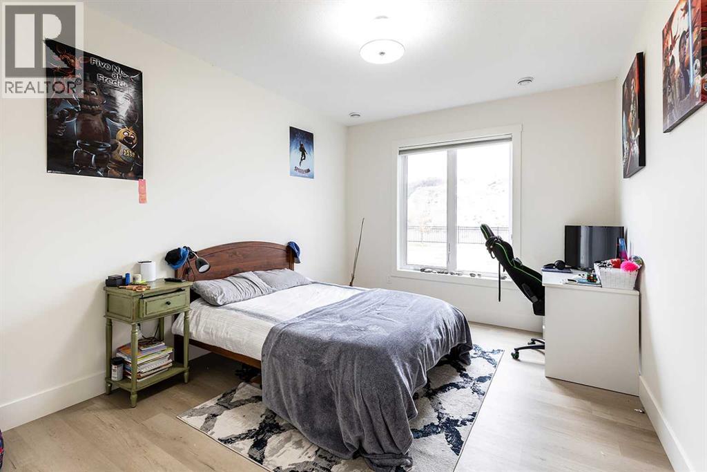 Photo 3 of 24 Heron Court Sw, Medicine Hat AB