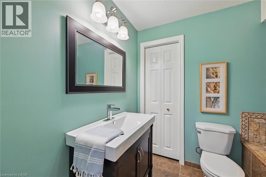 Photo 35 of 62 Valridge Drive, Ancaster ON