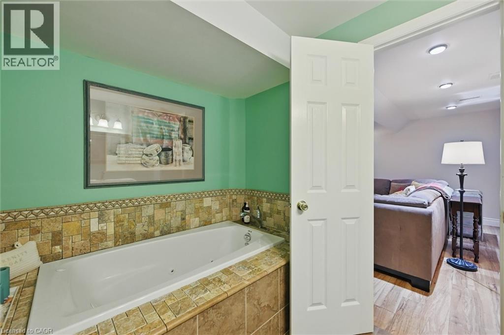 Photo 36 of 62 Valridge Drive, Ancaster ON