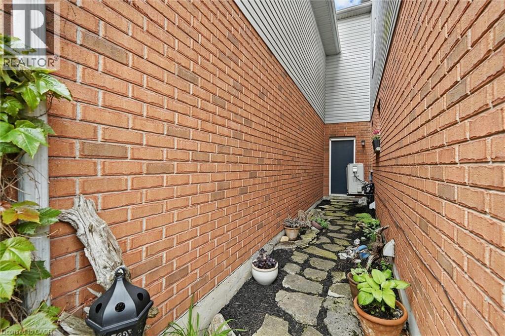Photo 38 of 62 Valridge Drive, Ancaster ON