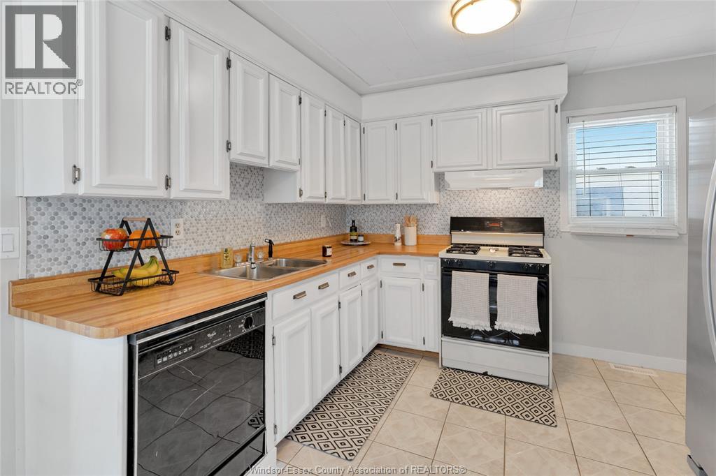 Photo 10 of 829 St Pierre, Tecumseh ON