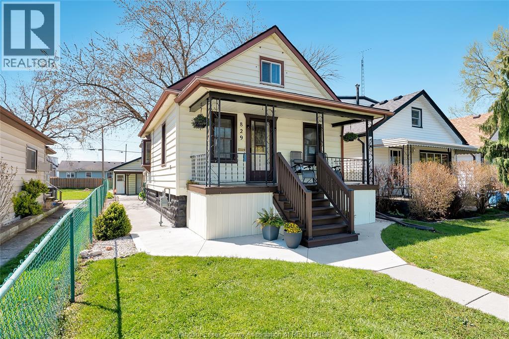 Photo 2 of 829 St Pierre, Tecumseh ON