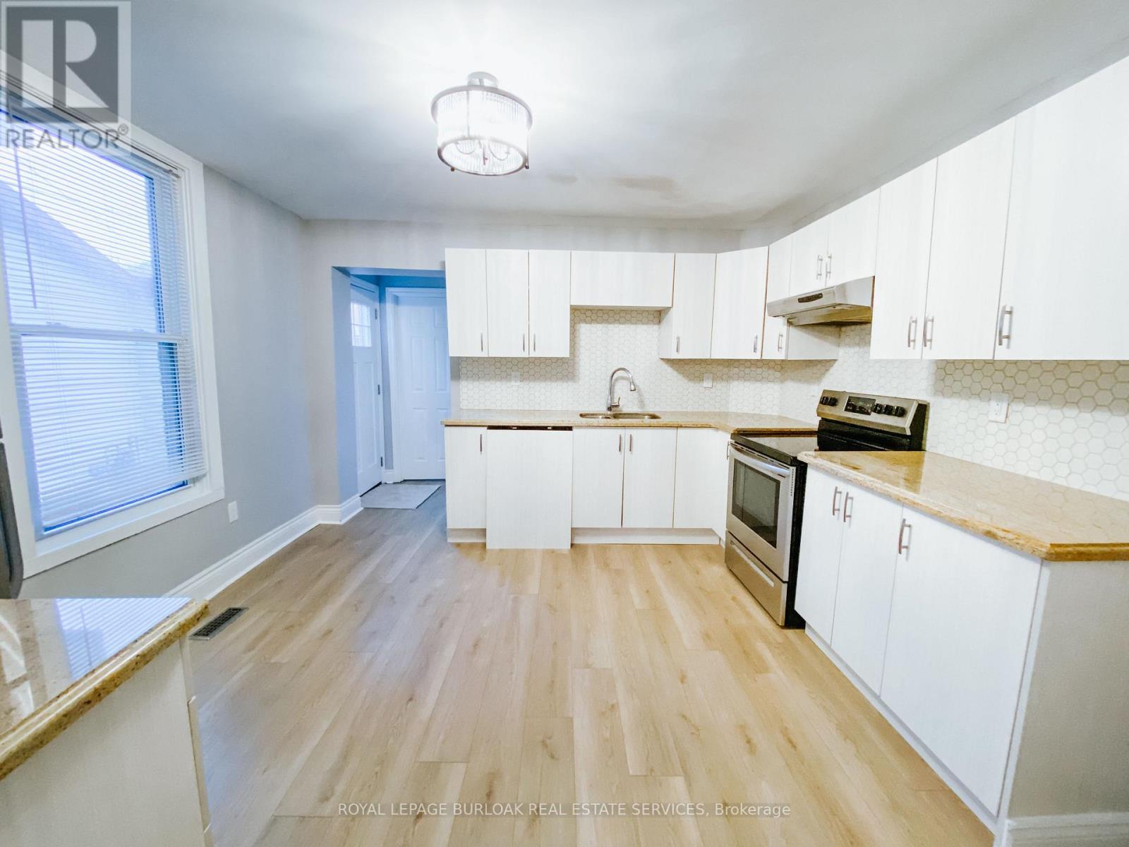 Photo 8 of 458 King William Street, Hamilton ON