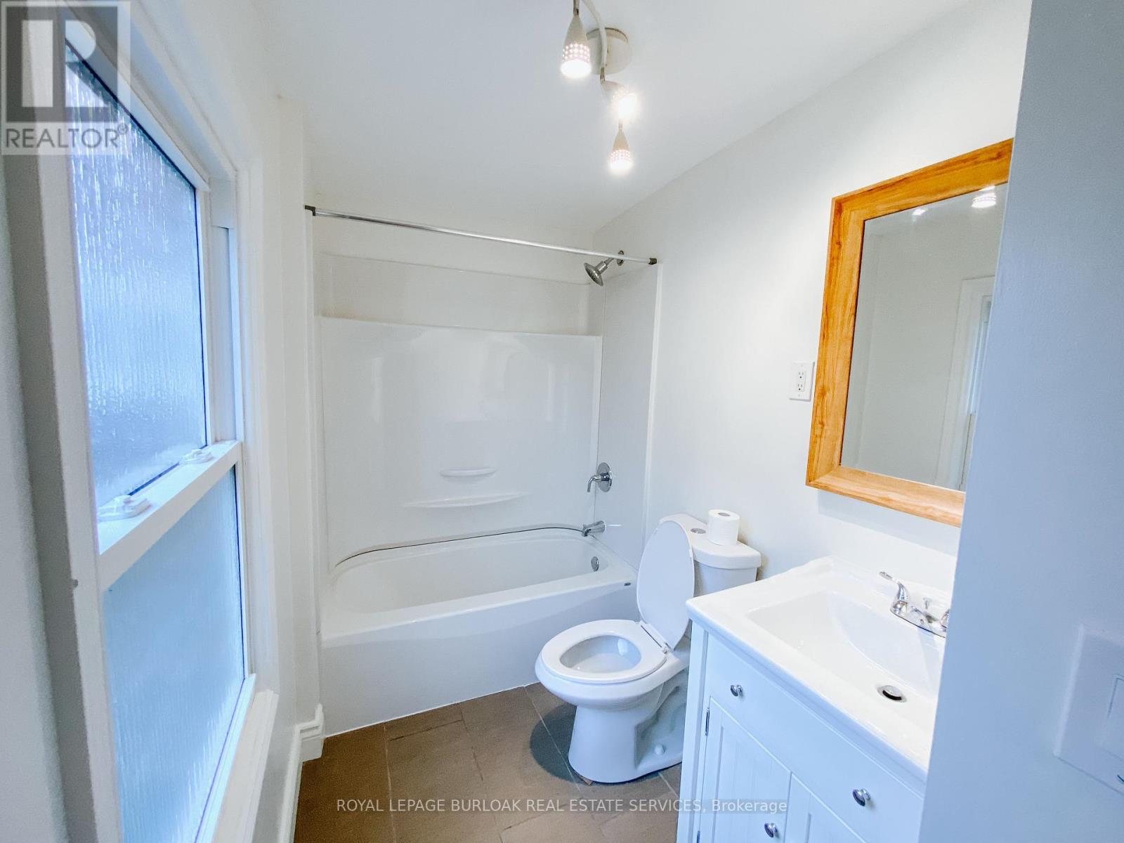 Photo 13 of 458 King William Street, Hamilton ON