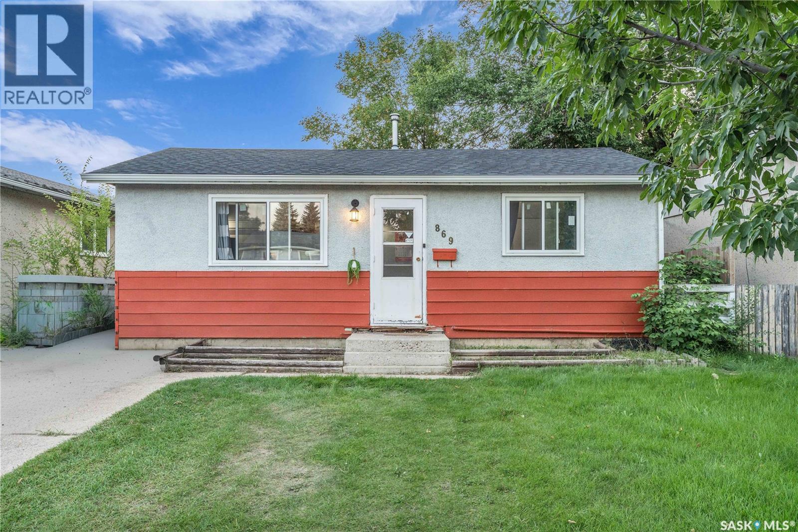 Photo 2 of 869 Macklem Drive, Saskatoon SK