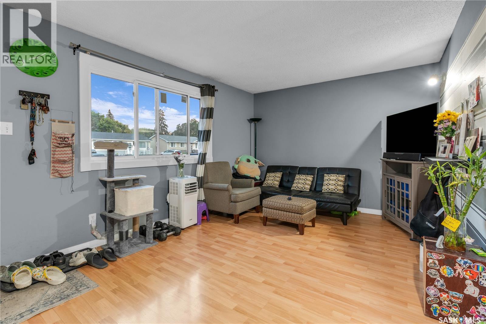 Photo 5 of 869 Macklem Drive, Saskatoon SK