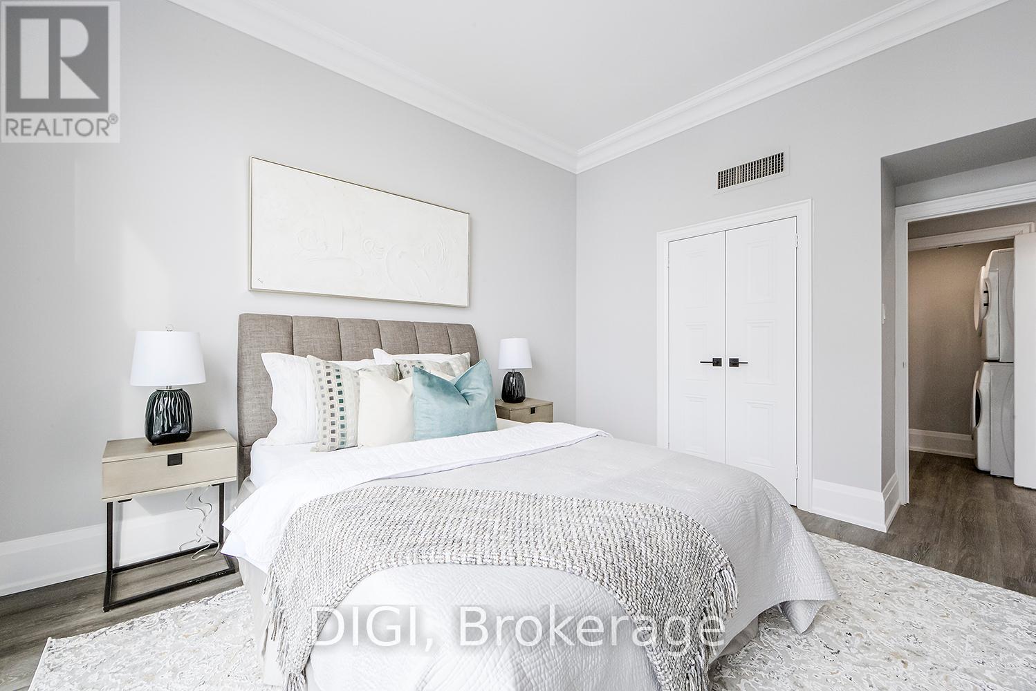 Photo 19 of Ph 24 400 Walmer Road, Toronto ON
