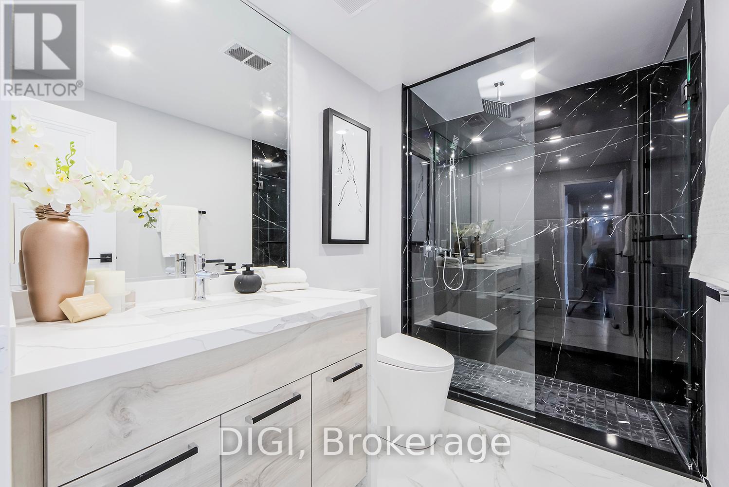 Photo 16 of Ph 24 400 Walmer Road, Toronto ON