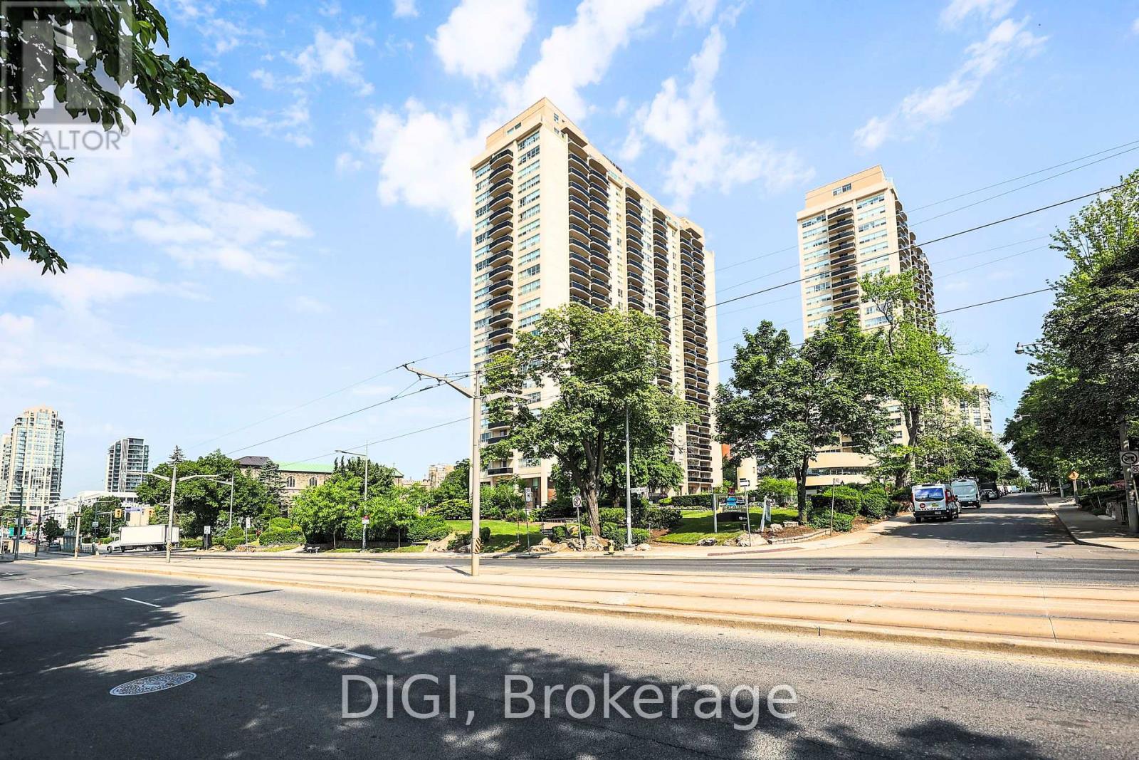 Photo 23 of Ph 24 400 Walmer Road, Toronto ON
