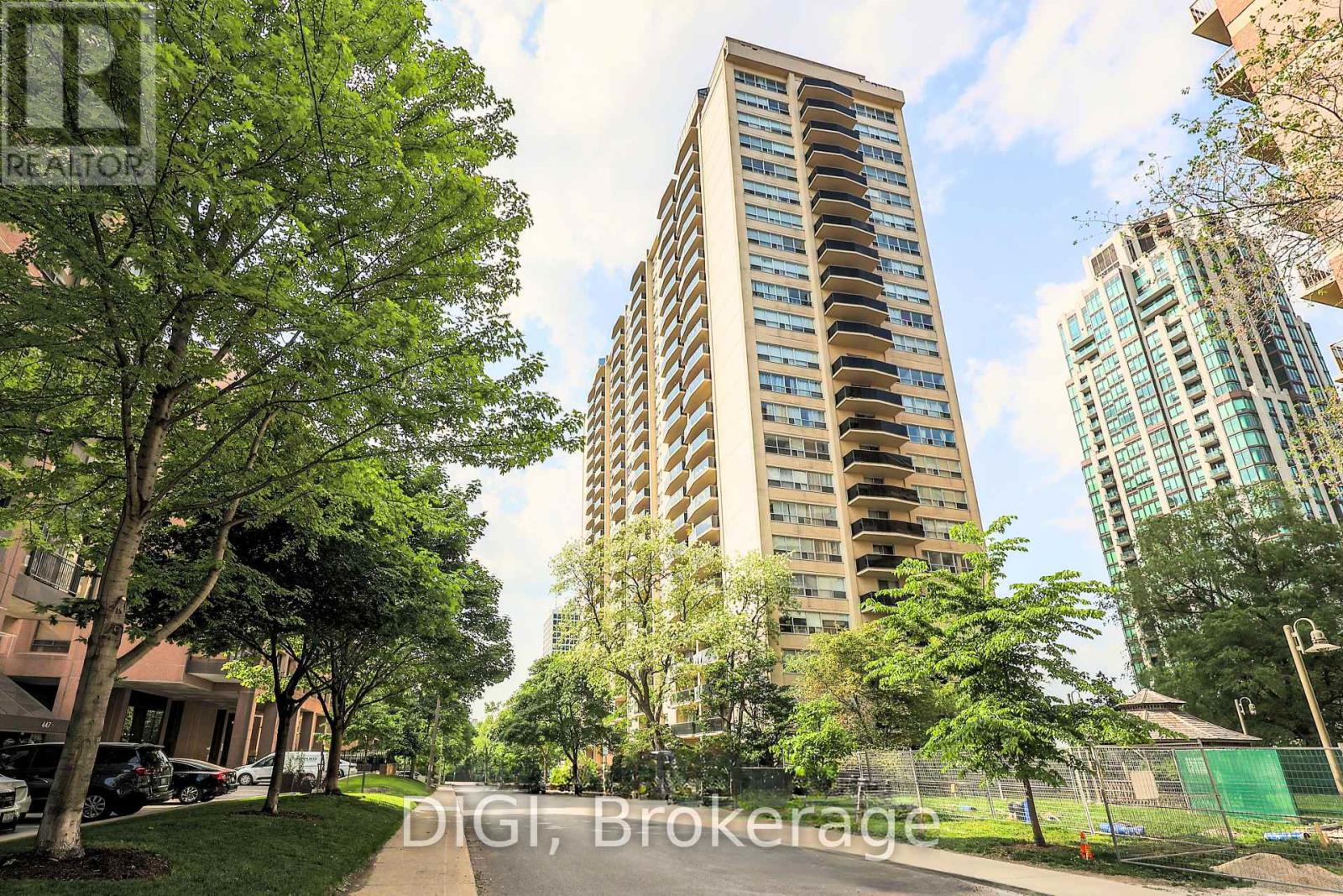 Photo 13 of Ph 24 400 Walmer Road, Toronto ON