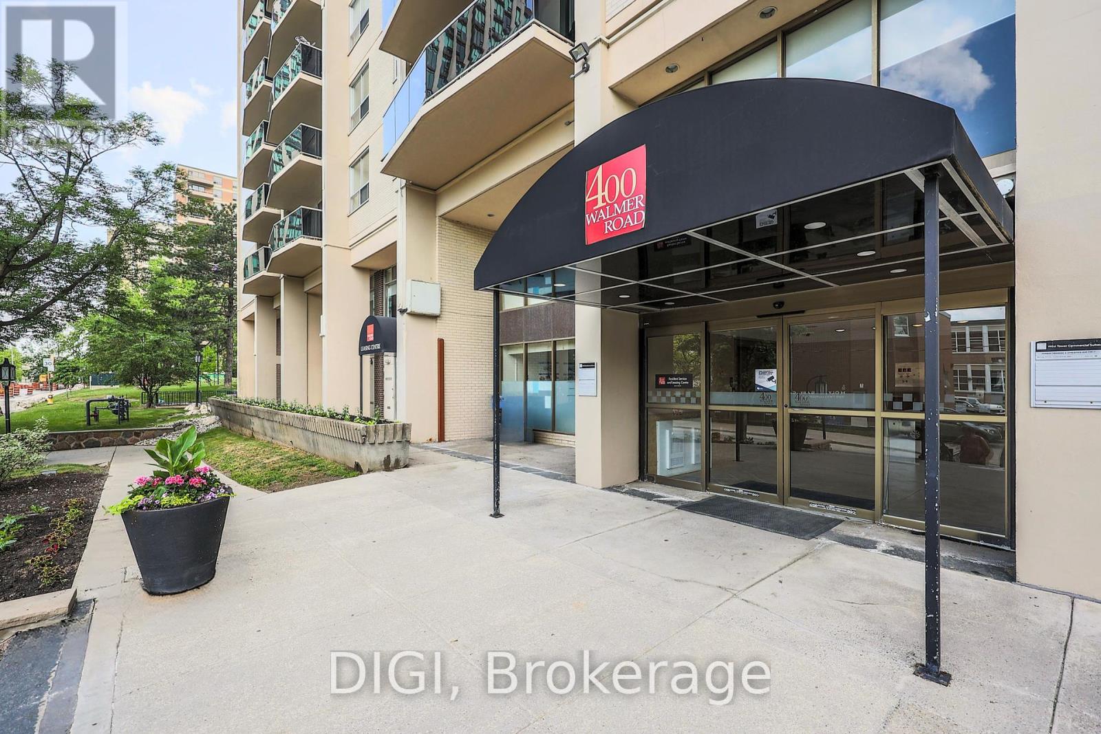 Photo 3 of Ph 24 400 Walmer Road, Toronto ON