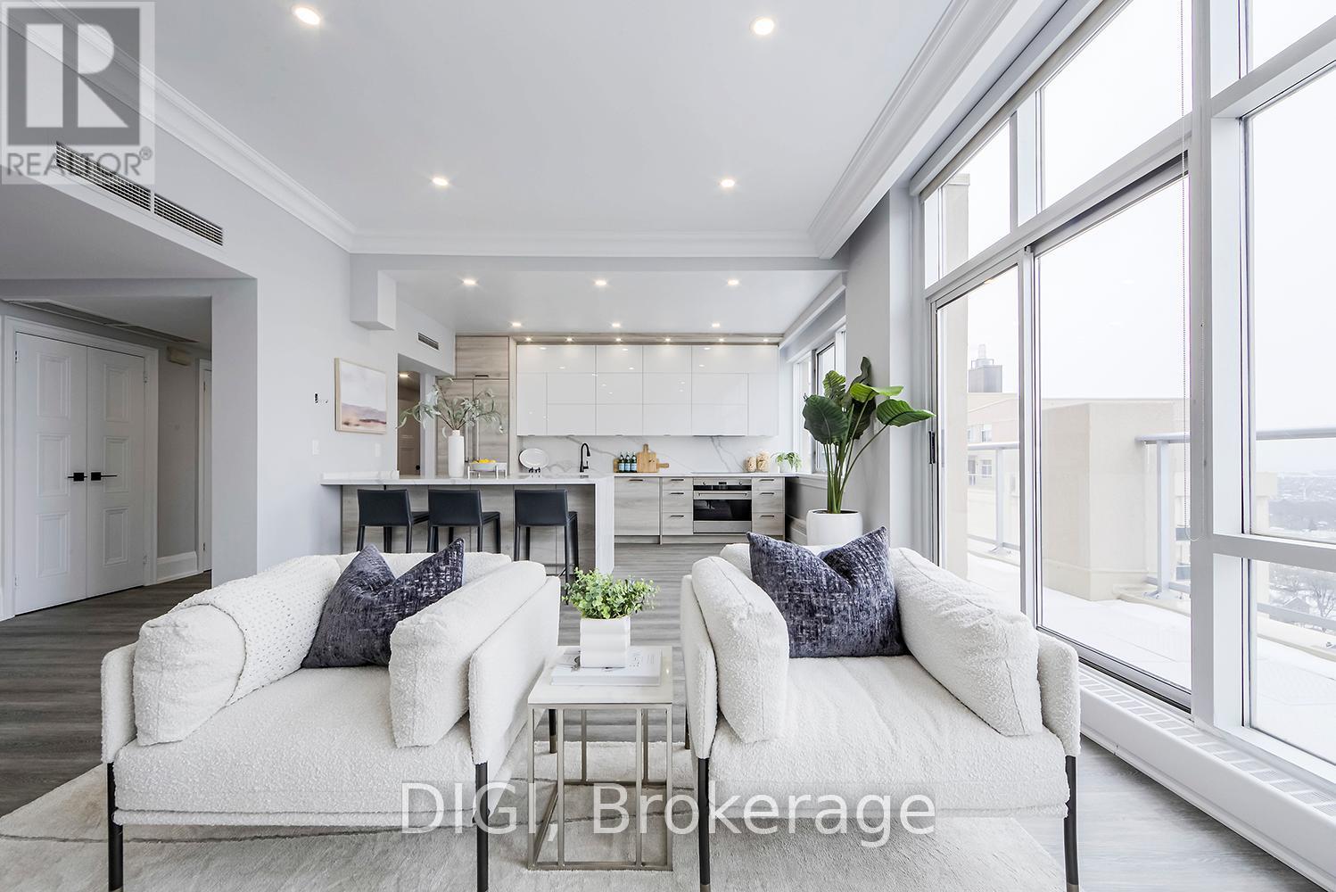 Photo 7 of Ph 24 400 Walmer Road, Toronto ON