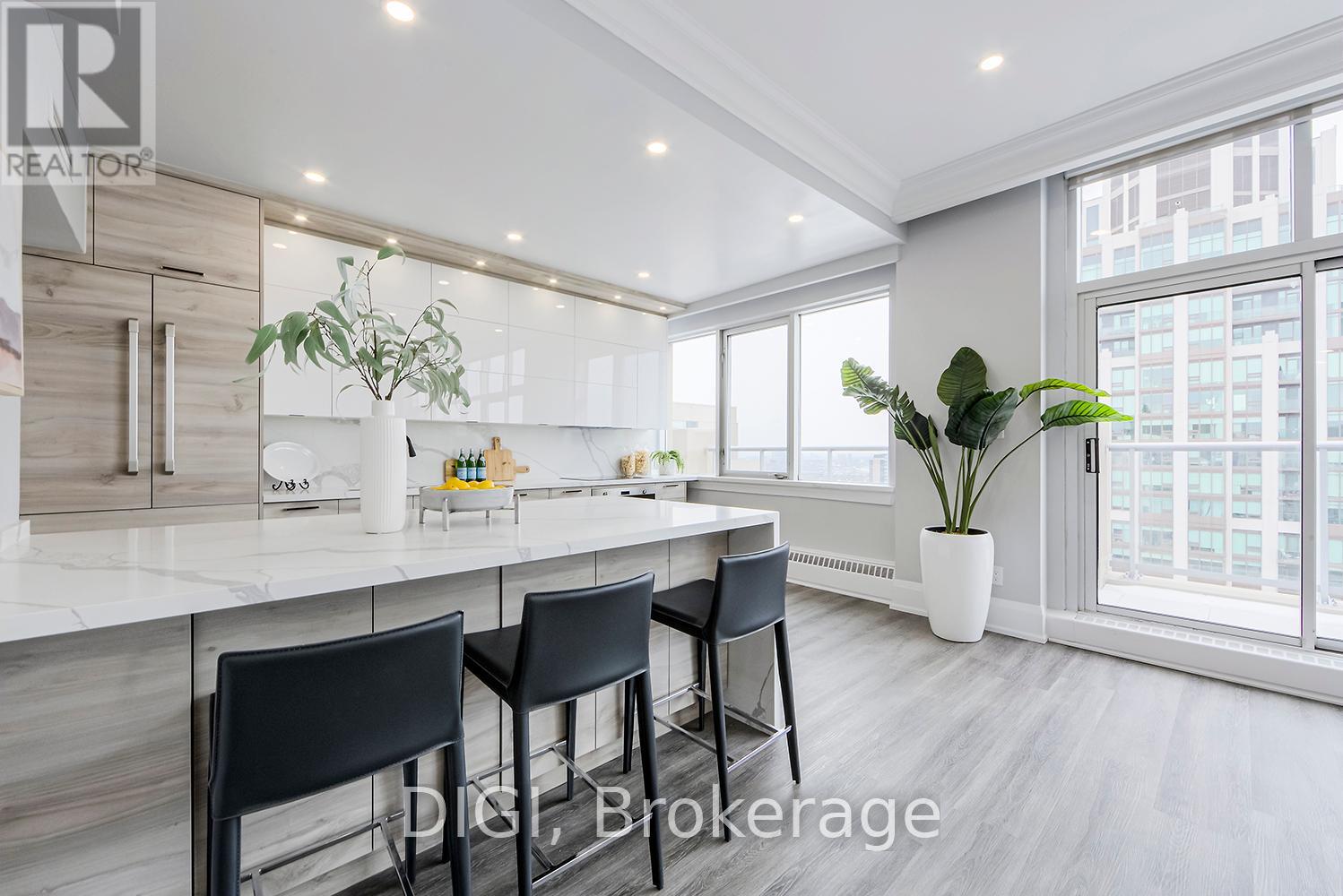 Photo 12 of Ph 24 400 Walmer Road, Toronto ON