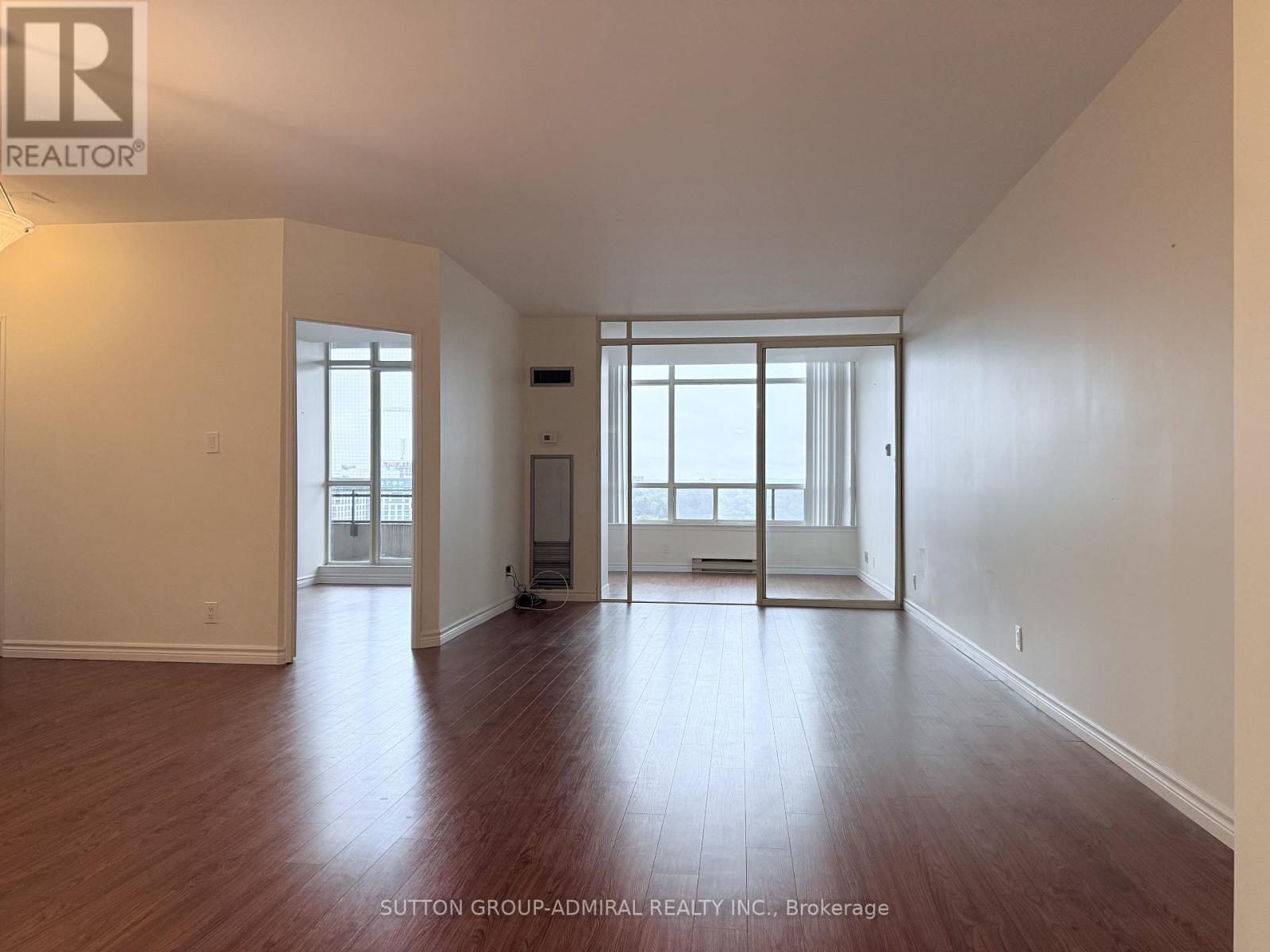 Photo 12 of Ph 27 32 Clarissa Drive, Richmond Hill ON