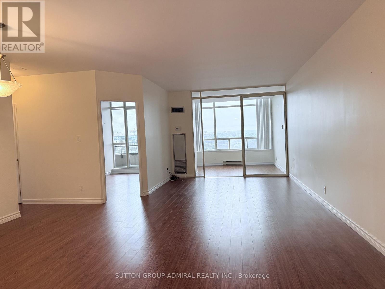 Photo 18 of Ph 27 32 Clarissa Drive, Richmond Hill ON