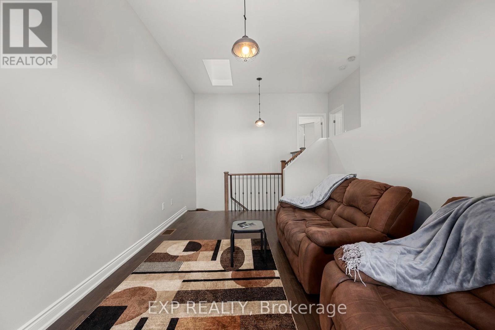 Photo 30 of 57 Courting House Place, Georgina ON