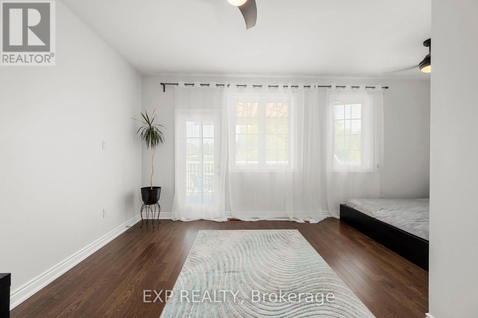 Photo 4 of 57 Courting House Place, Georgina ON