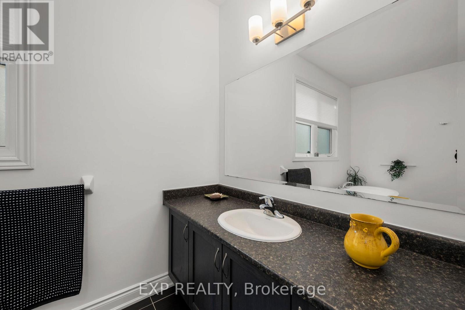 Photo 35 of 57 Courting House Place, Georgina ON