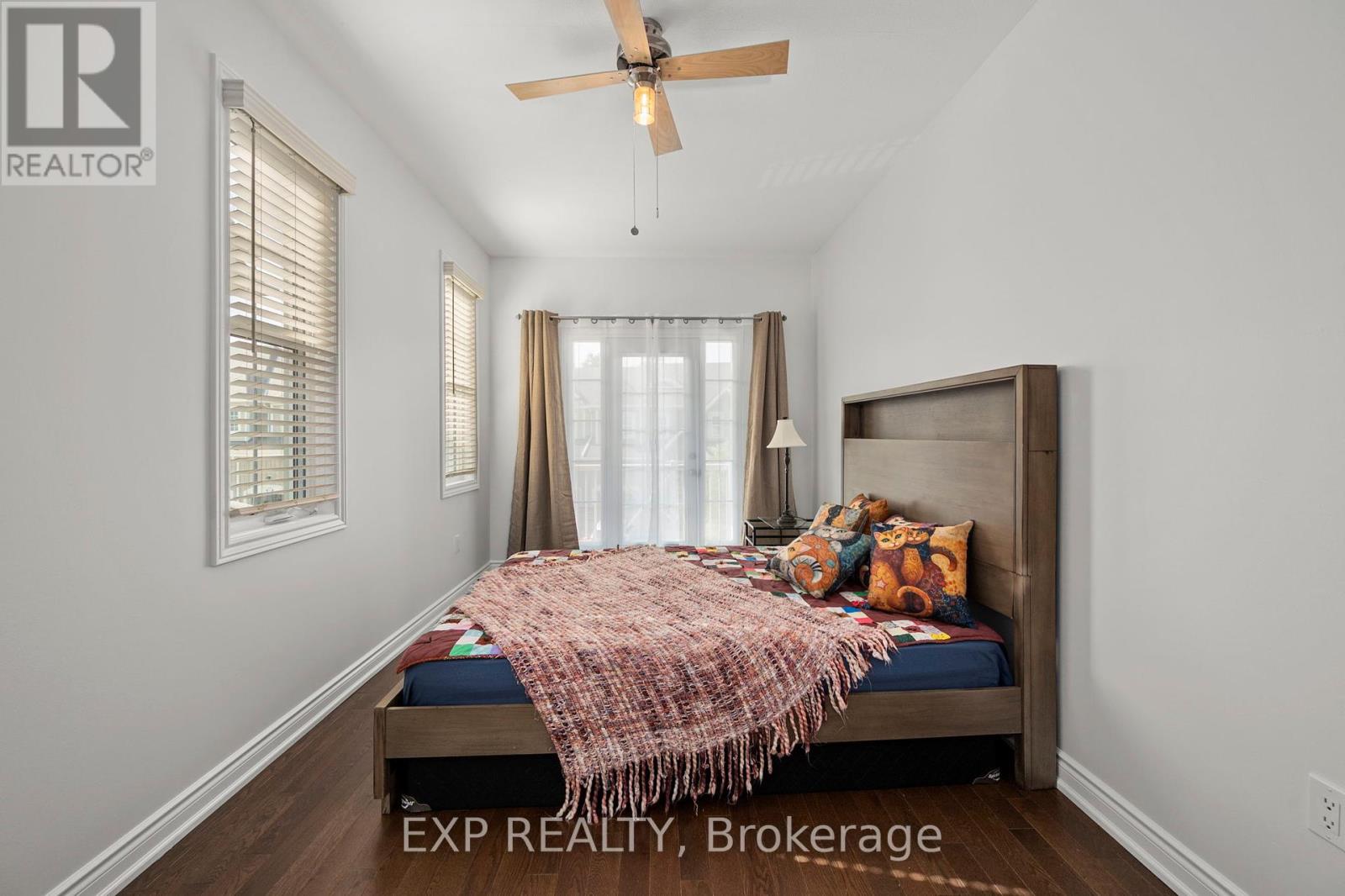 Photo 6 of 57 Courting House Place, Georgina ON