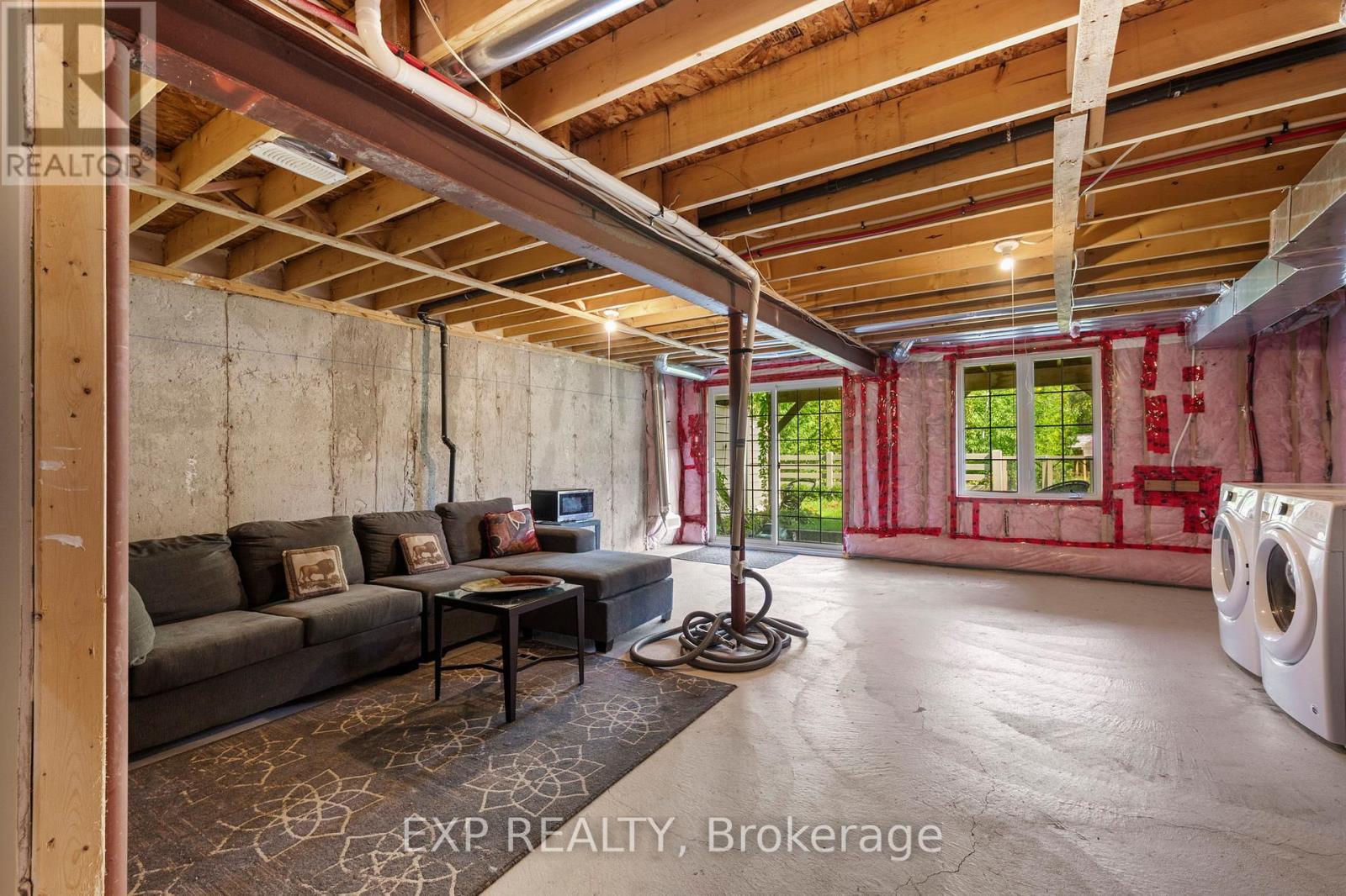 Photo 8 of 57 Courting House Place, Georgina ON