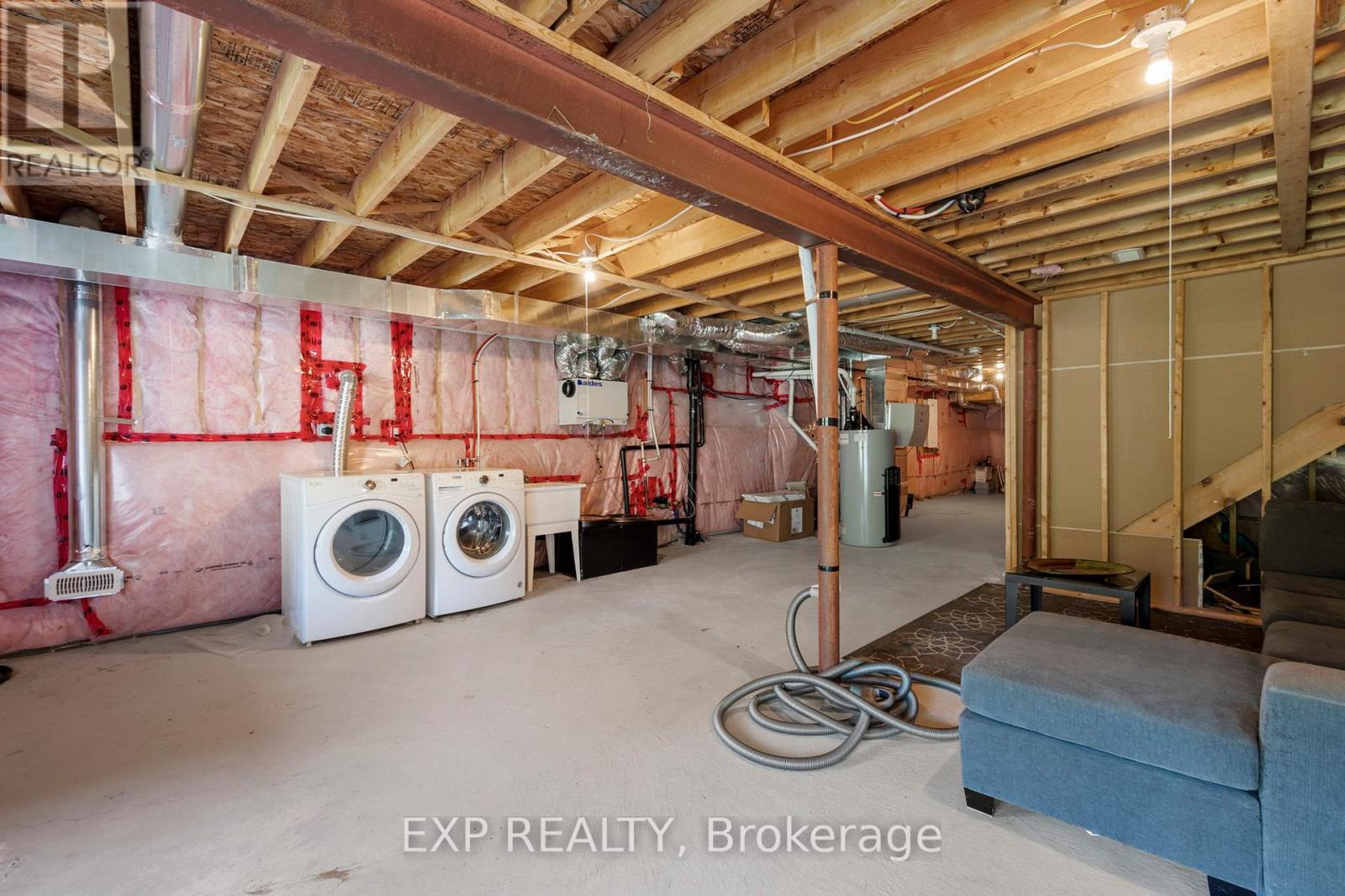 Photo 33 of 57 Courting House Place, Georgina ON