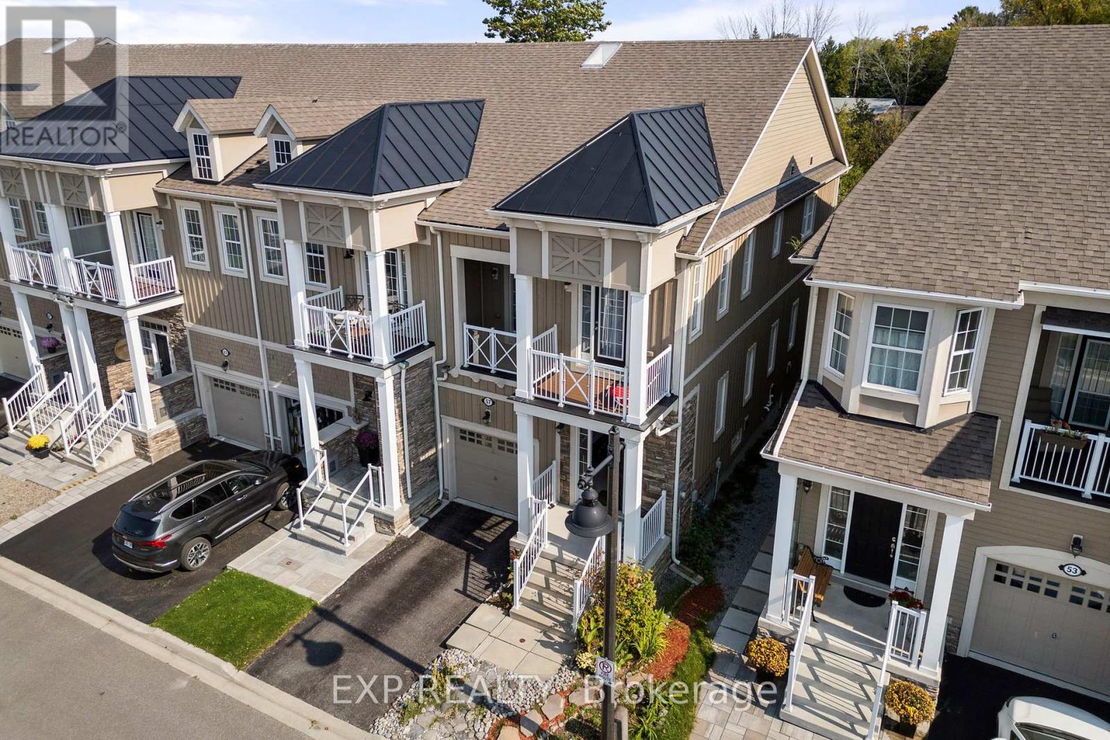 Photo 10 of 57 Courting House Place, Georgina ON