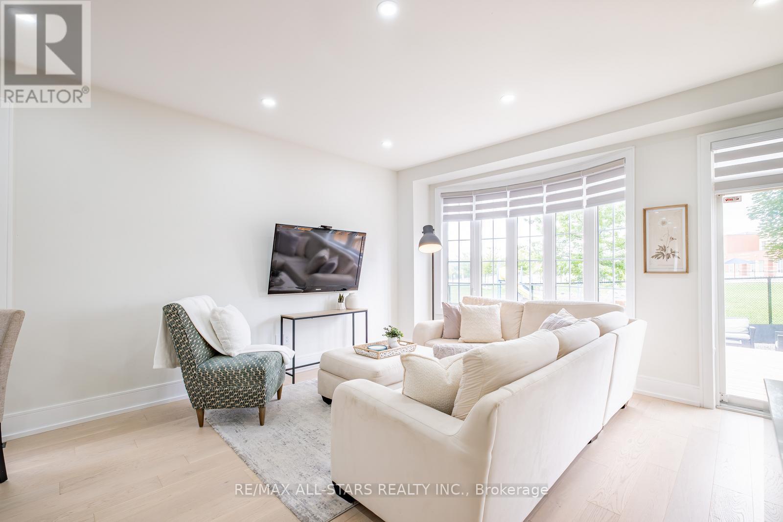Photo 12 of 166 James Ratcliff Avenue, Whitchurchstouffville ON