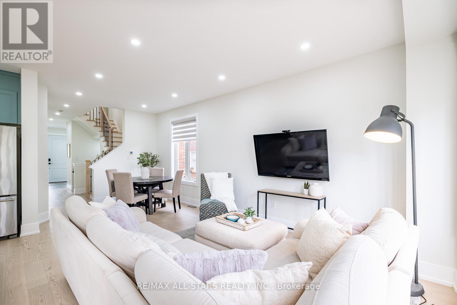 Photo 13 of 166 James Ratcliff Avenue, Whitchurchstouffville ON