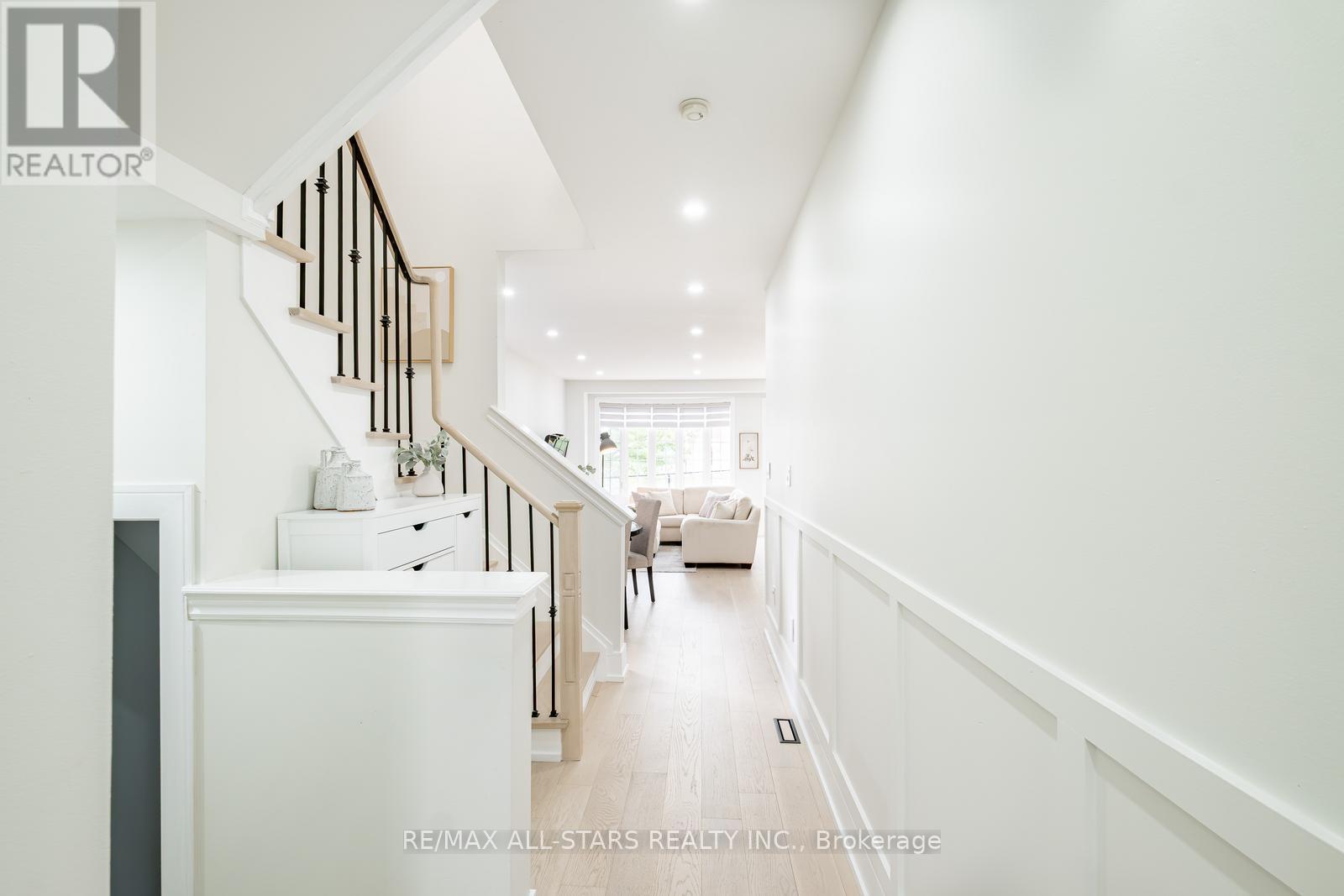 Photo 8 of 166 James Ratcliff Avenue, Whitchurchstouffville ON