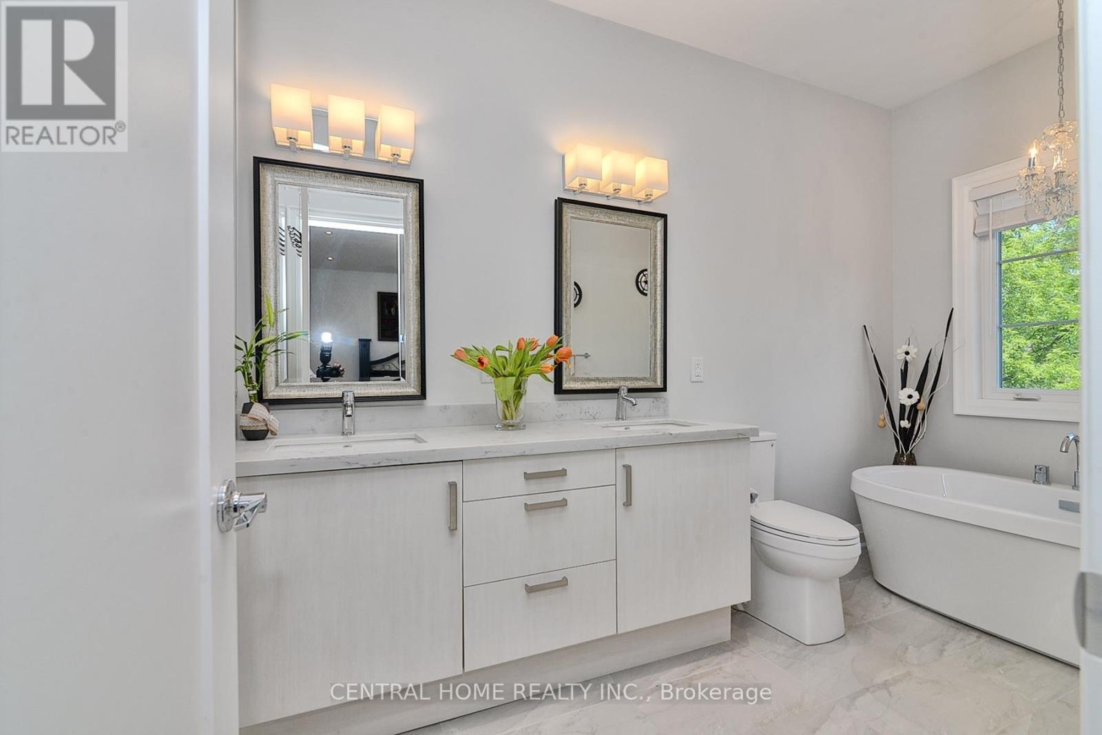 Photo 14 of 47 Divon Lane, Richmond Hill ON