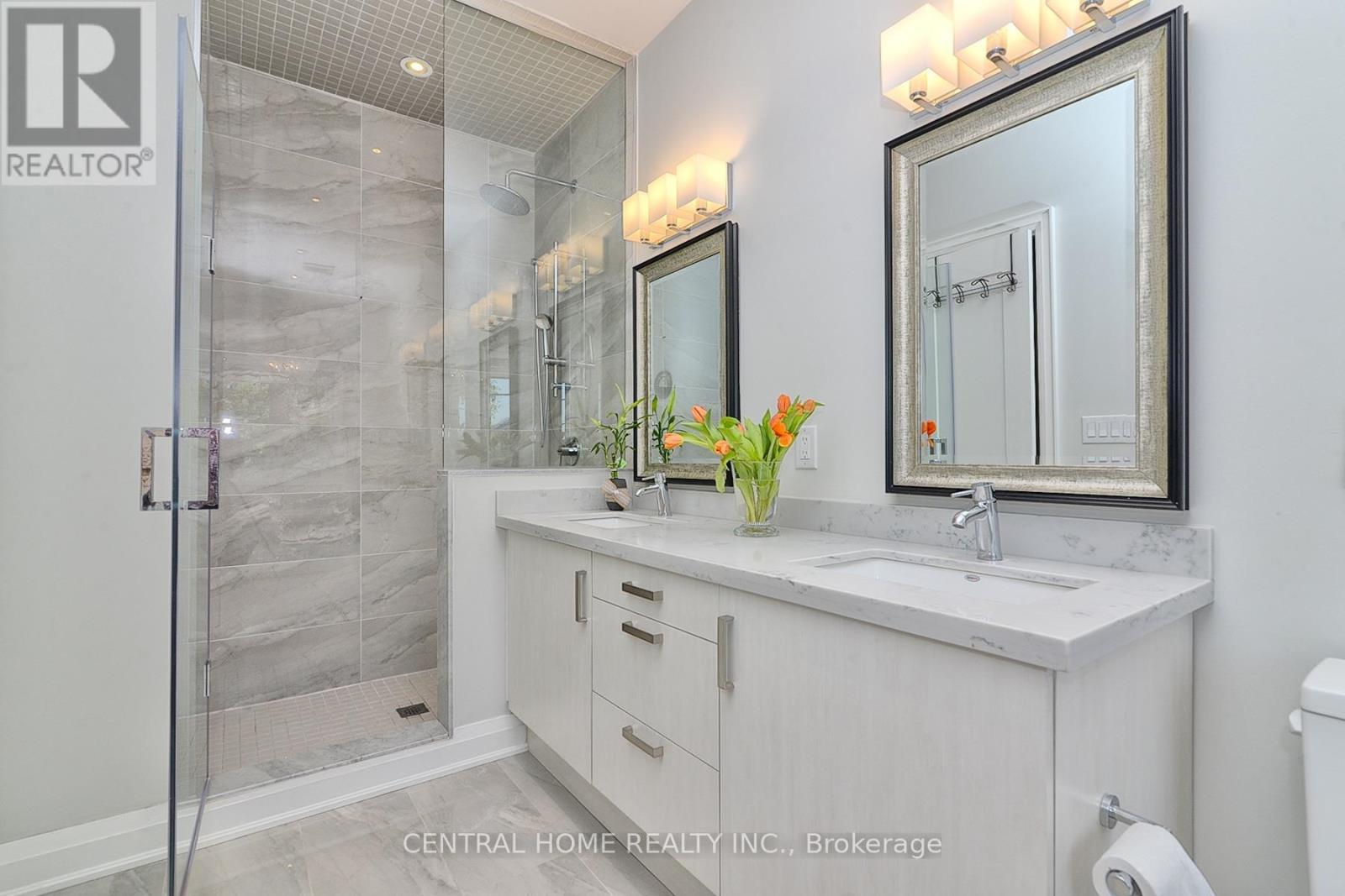 Photo 15 of 47 Divon Lane, Richmond Hill ON