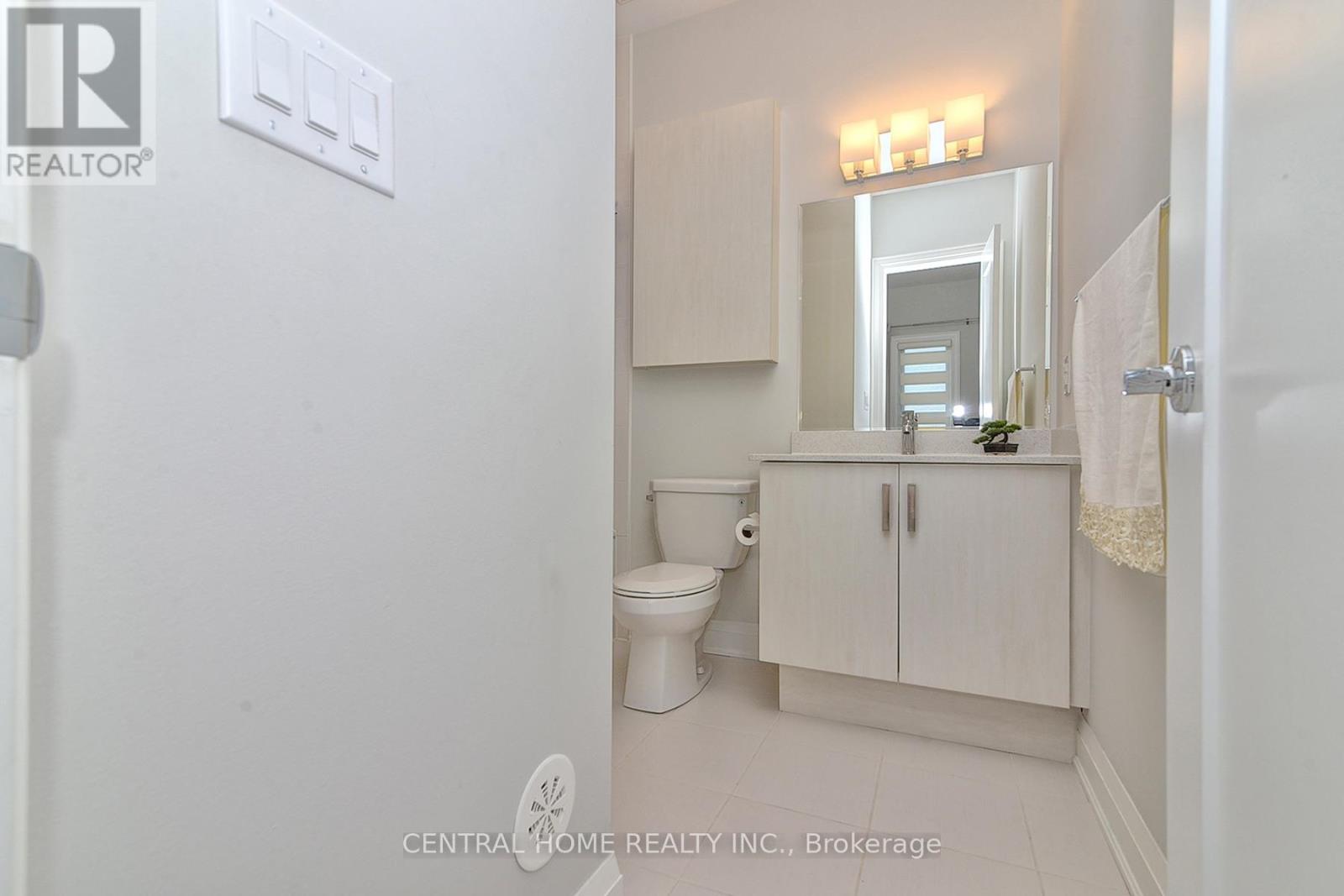 Photo 18 of 47 Divon Lane, Richmond Hill ON