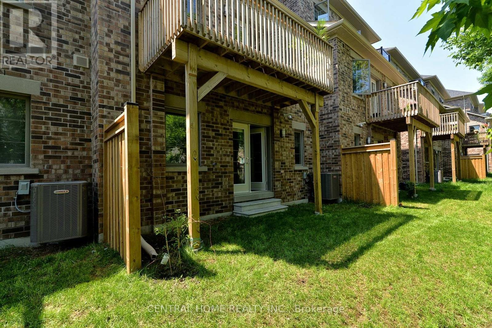 Photo 20 of 47 Divon Lane, Richmond Hill ON