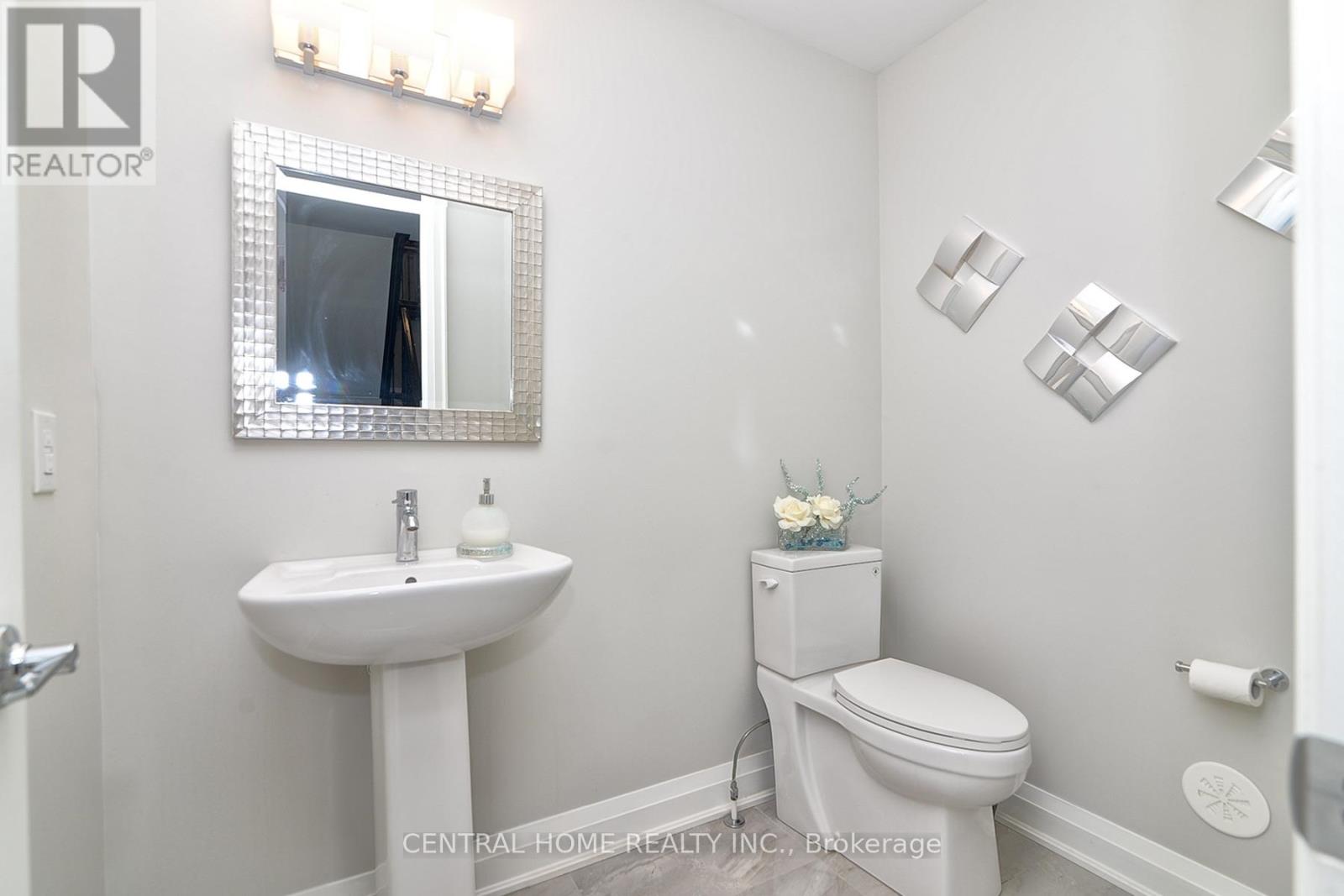 Photo 24 of 47 Divon Lane, Richmond Hill ON