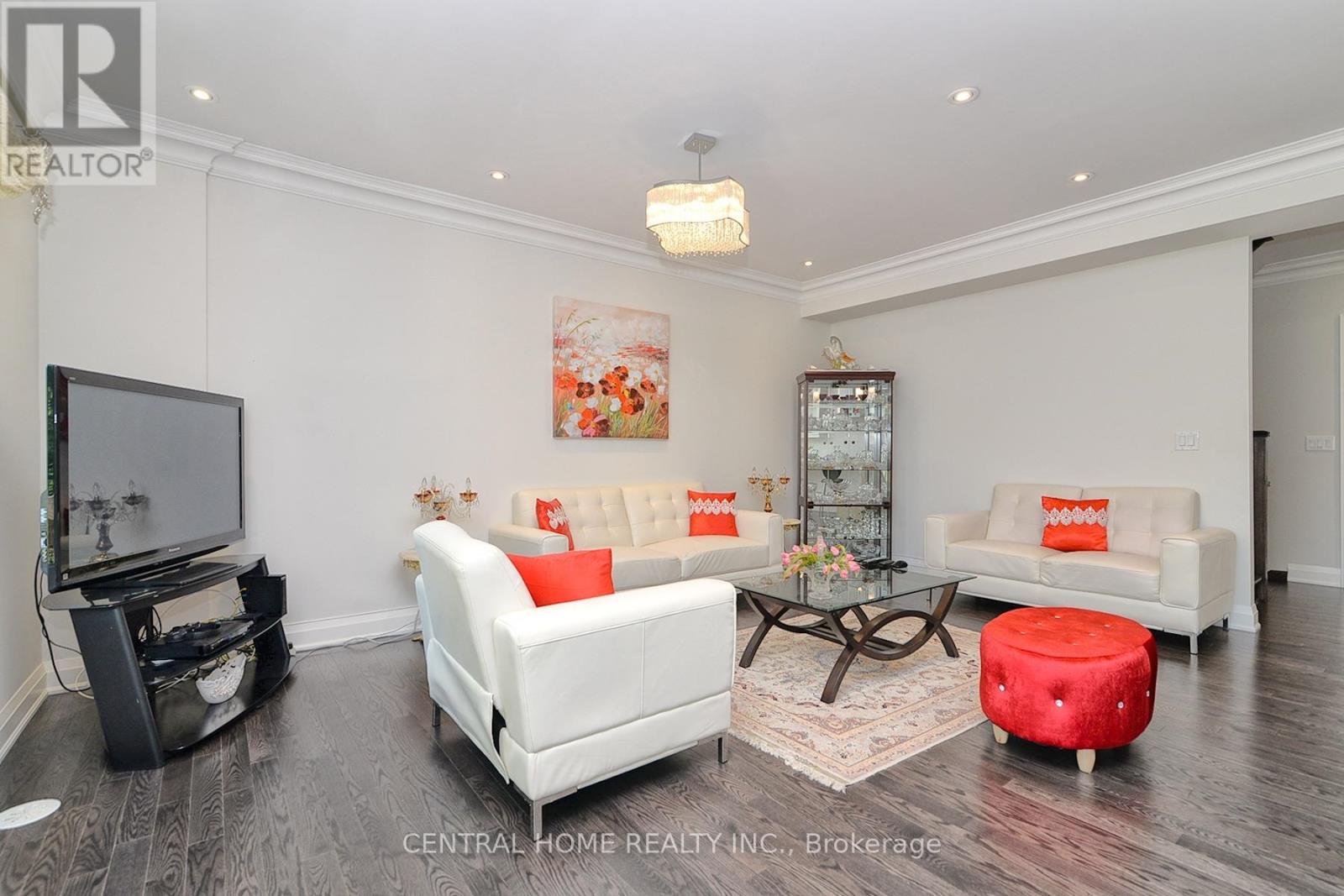 Photo 8 of 47 Divon Lane, Richmond Hill ON