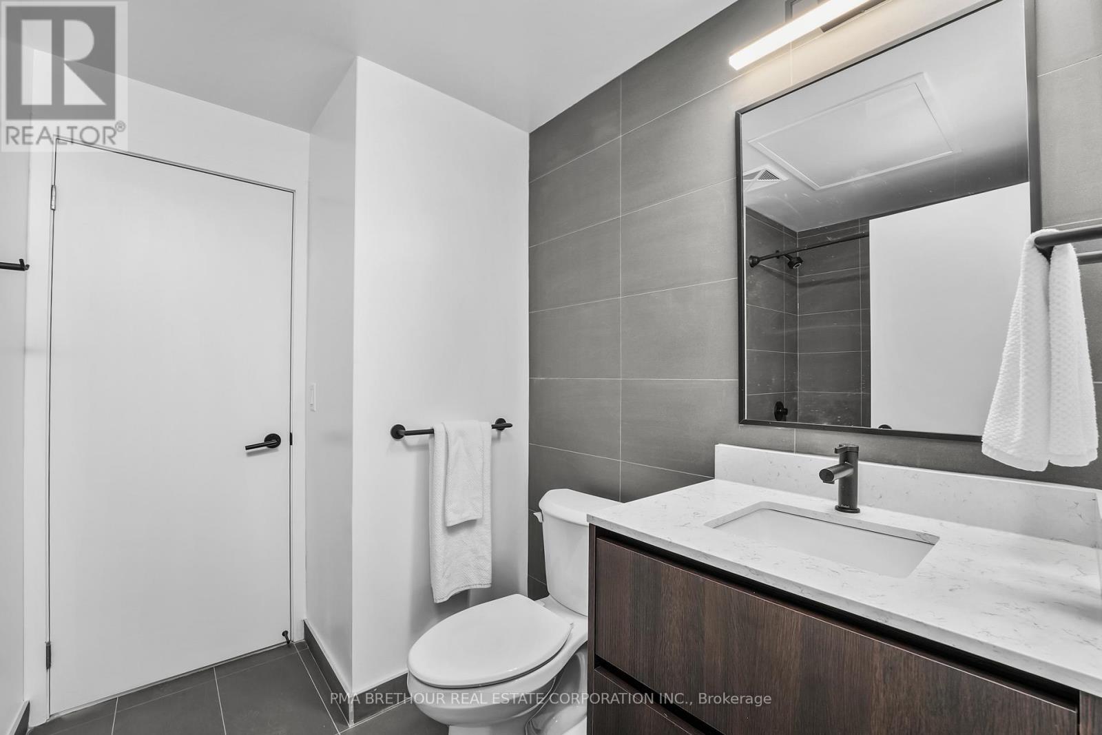 Photo 16 of 208 31 Huron Street, Collingwood ON
