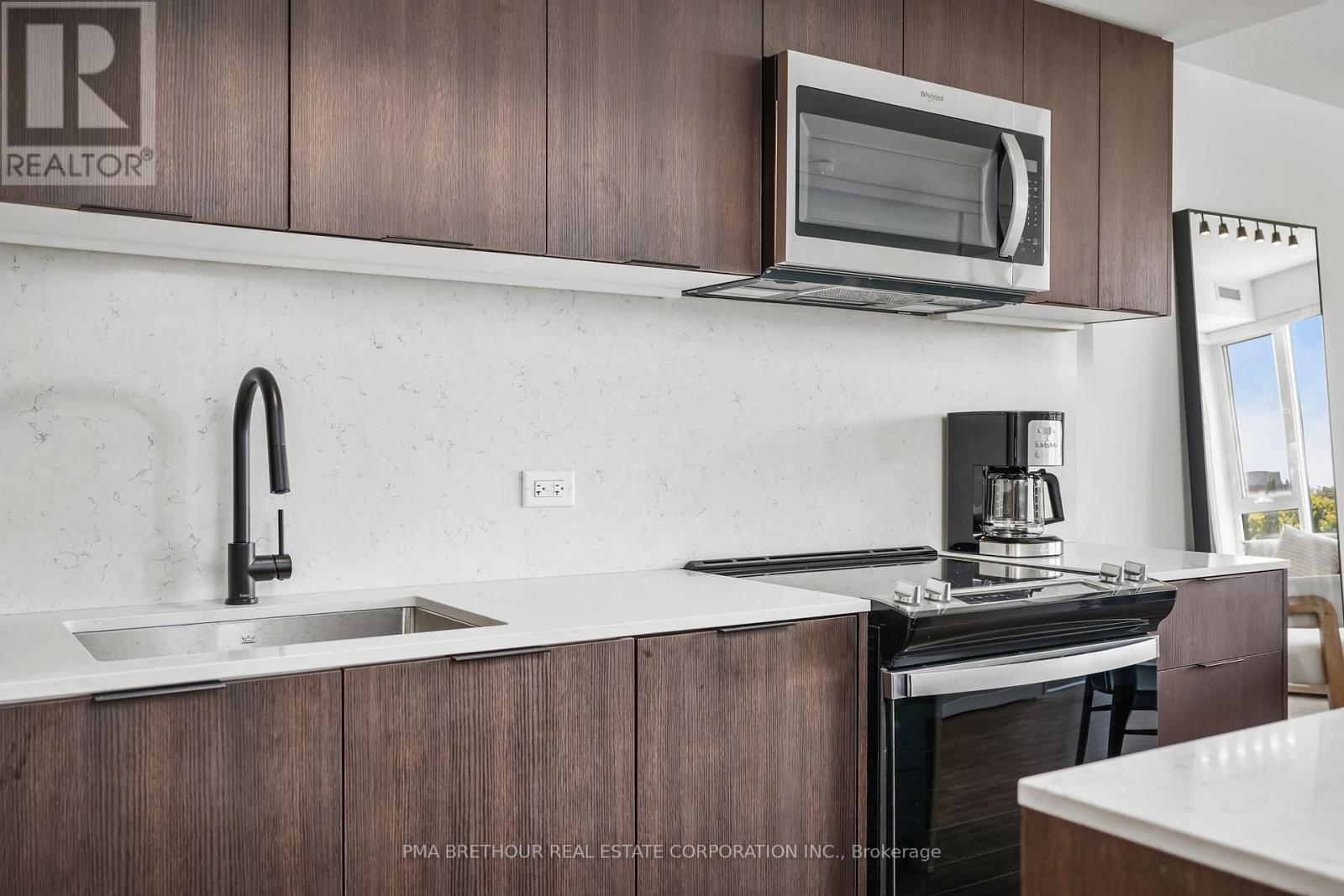 Photo 8 of 208 31 Huron Street, Collingwood ON