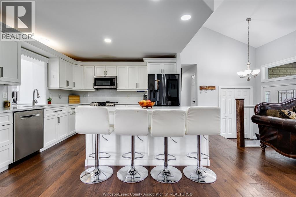 Photo 11 of 833 Talbot Road East, Leamington ON