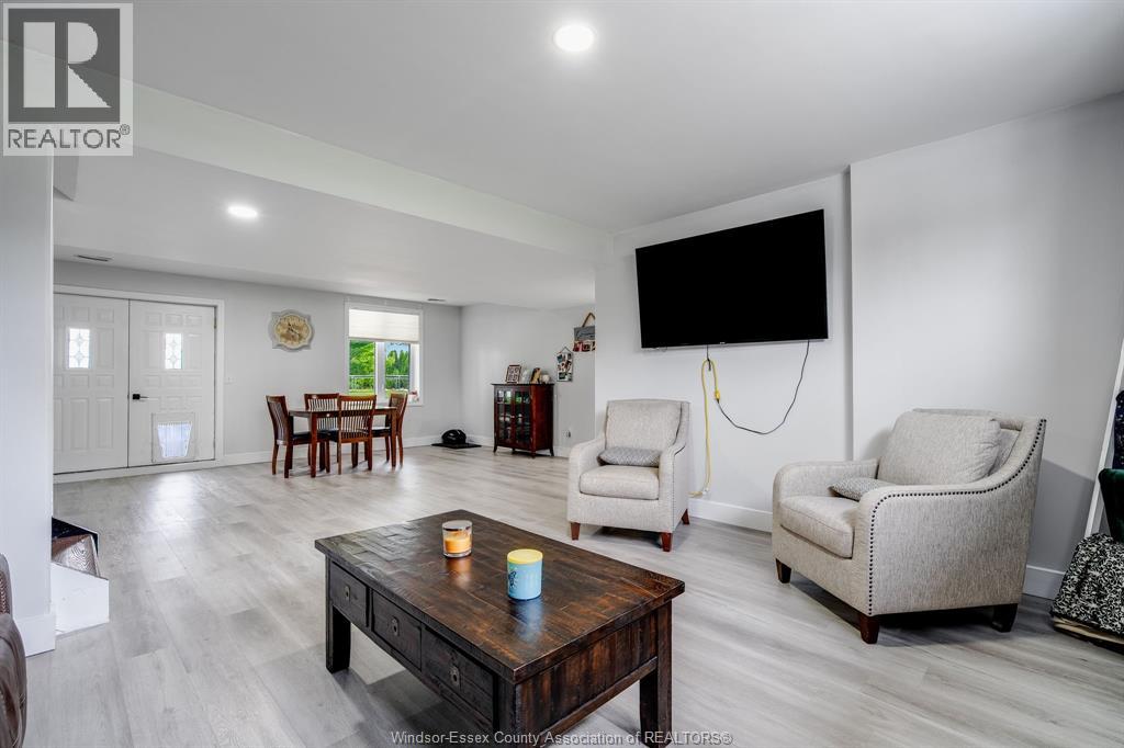 Photo 7 of 833 Talbot Road East, Leamington ON