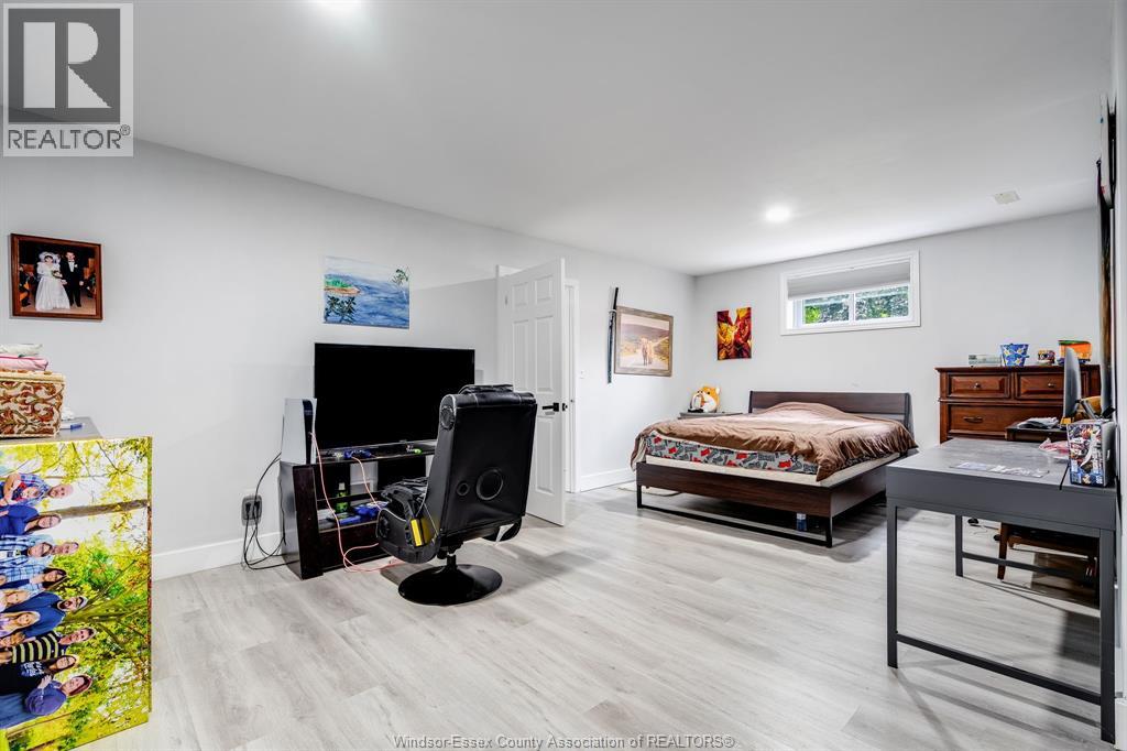 Photo 5 of 833 Talbot Road East, Leamington ON