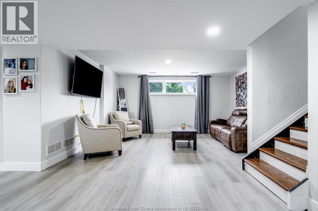 Photo 9 of 833 Talbot Road East, Leamington ON