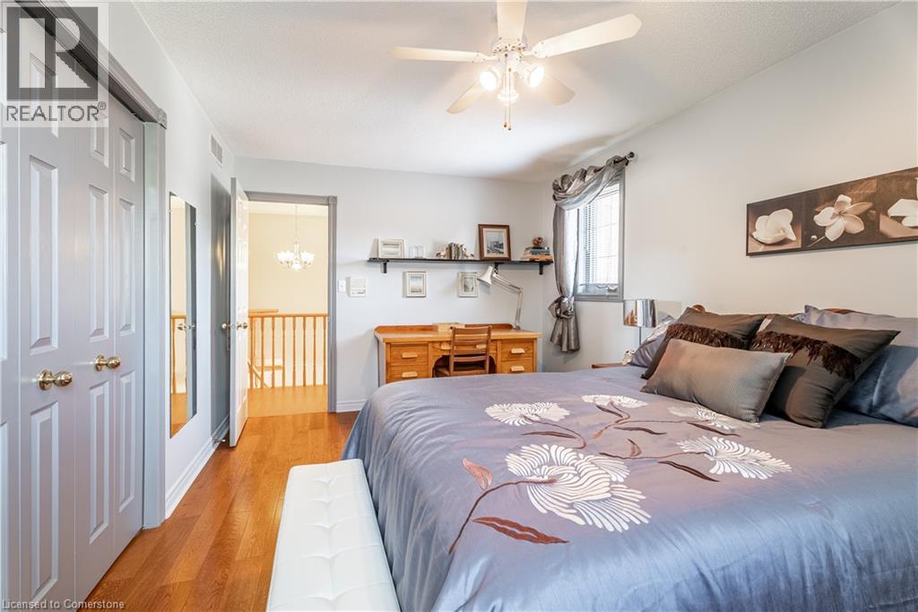 Photo 22 of 26 Gowinlock Court, Cambridge ON