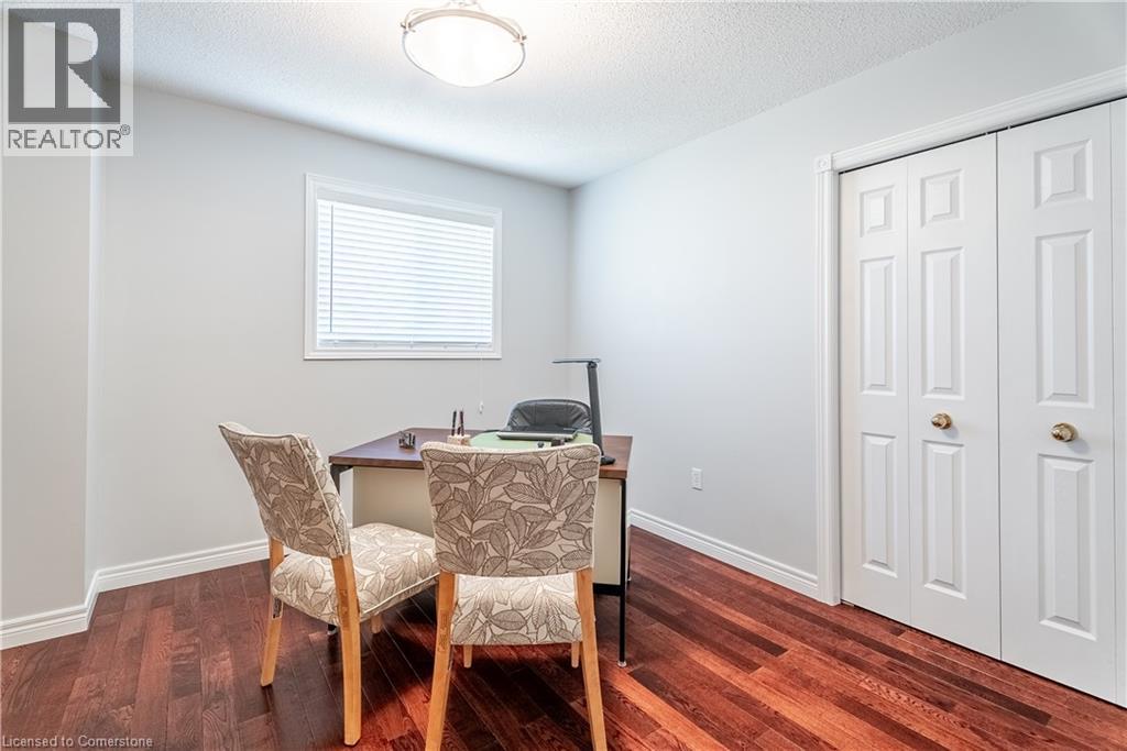 Photo 31 of 26 Gowinlock Court, Cambridge ON