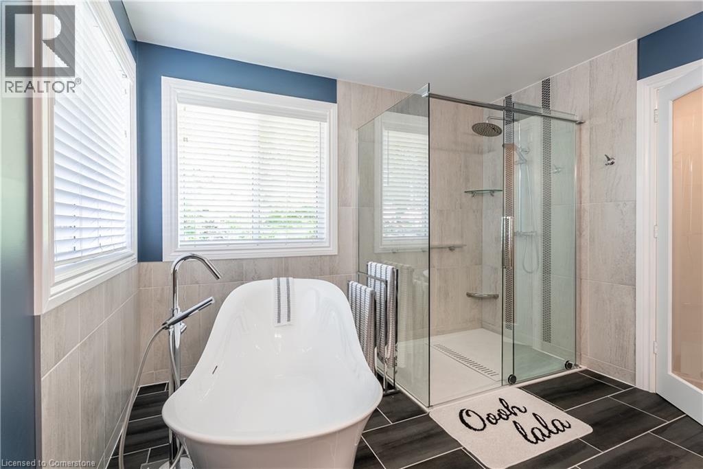Photo 2 of 26 Gowinlock Court, Cambridge ON