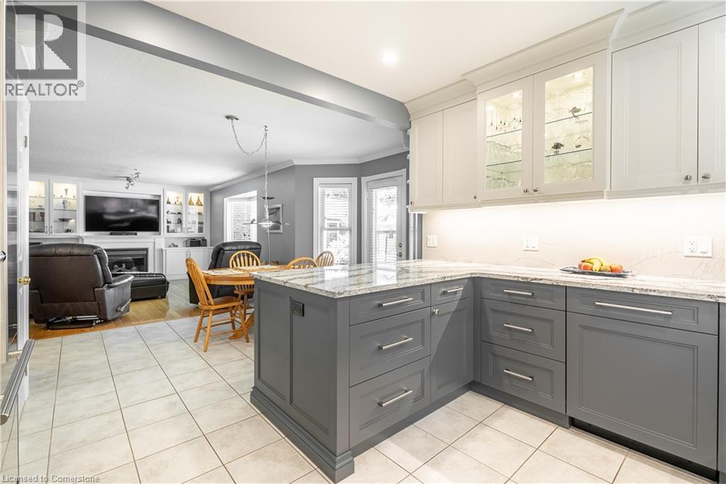 Photo 19 of 26 Gowinlock Court, Cambridge ON