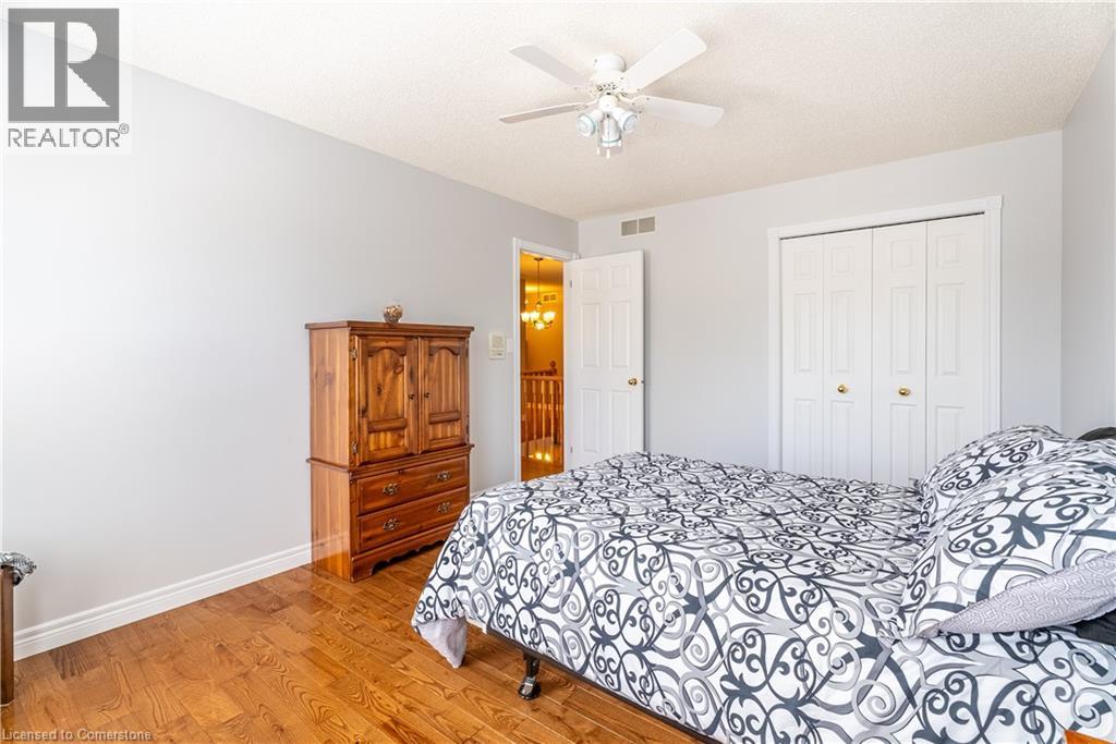 Photo 42 of 26 Gowinlock Court, Cambridge ON