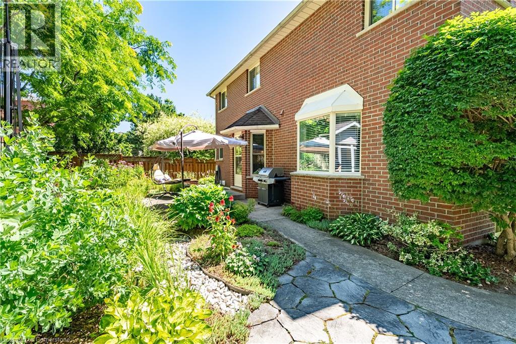Photo 29 of 26 Gowinlock Court, Cambridge ON