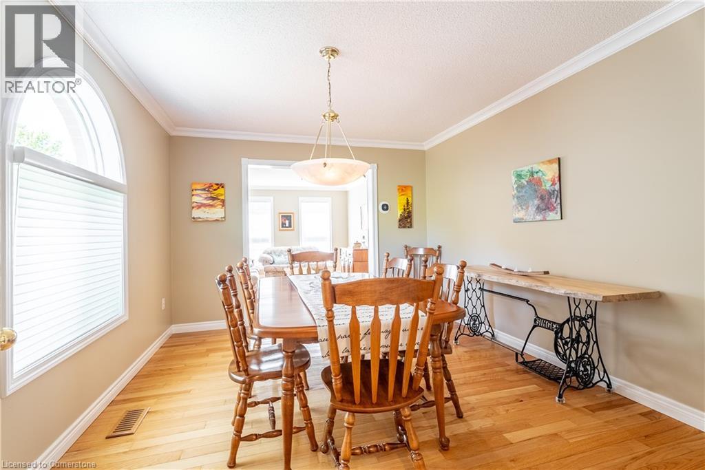 Photo 8 of 26 Gowinlock Court, Cambridge ON